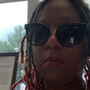 Meet your Posher, Kendra